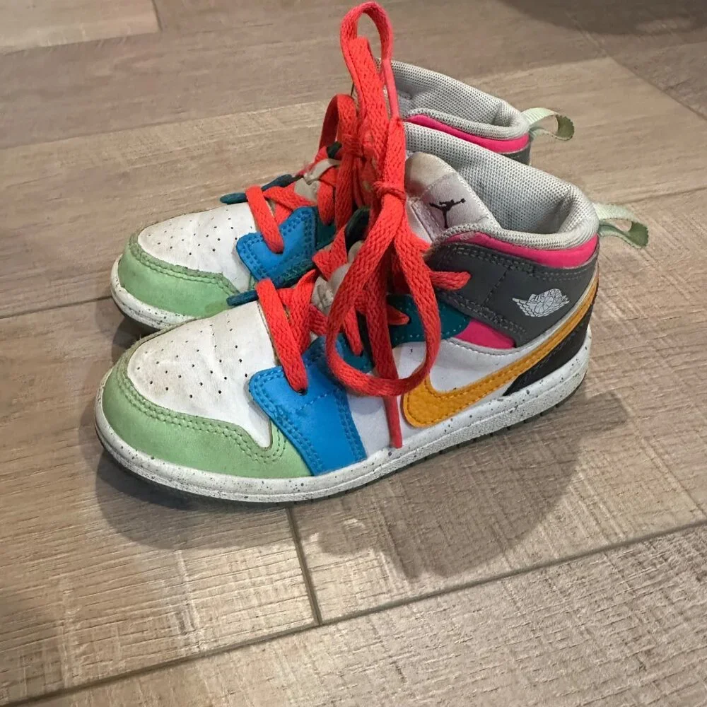 NIKE GIRLS SIZE 9C AIR JORDAN HIGH TOP SHOES COLOR